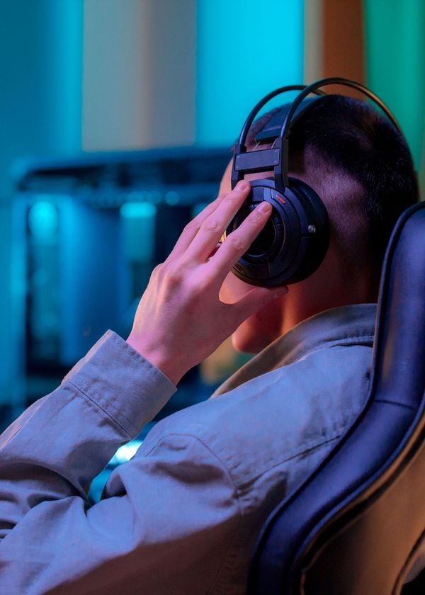 Are Open-Back Headphones Better For Gaming? Gamers Guide!